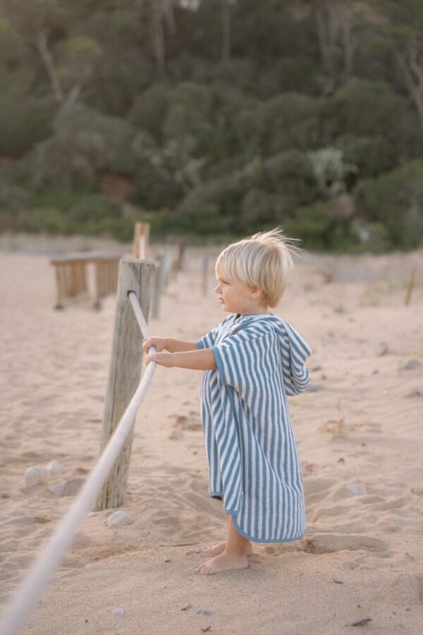 Poncho playa Ocean Sea Life azul Little Dutch - Imagen 2