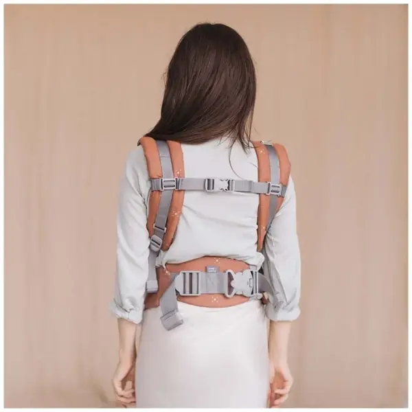 Mochila Portabebés One Love&Carry Caramel - Imagen 3