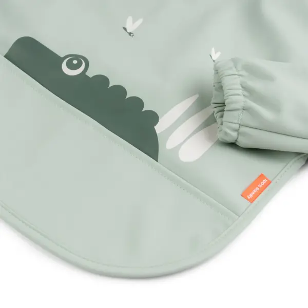 Babero con bolsillo y mangas Croco Verde Done by Deer - Imagen 2