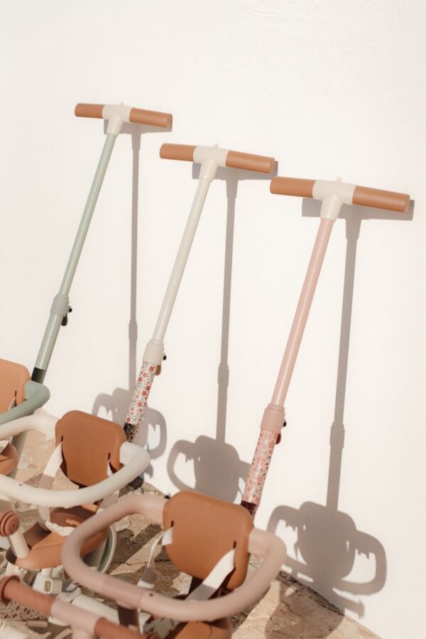 Triciclo con Barra Blanca Little Dutch - Imagen 9