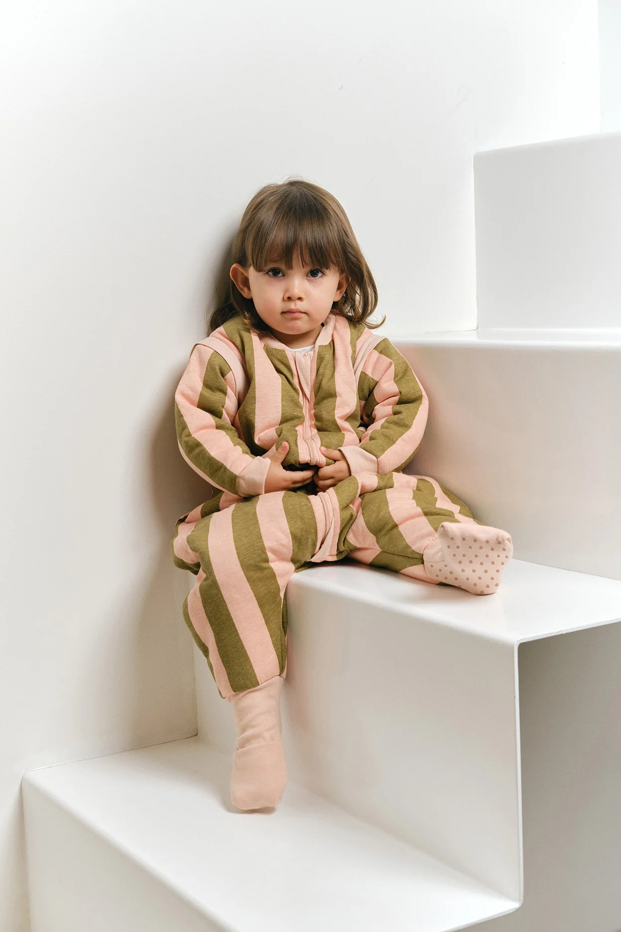 Pijama manta con mangas y calcetines antideslizantes - Khaki & Rose Stripes - TOG 2.5 - Imagen 2