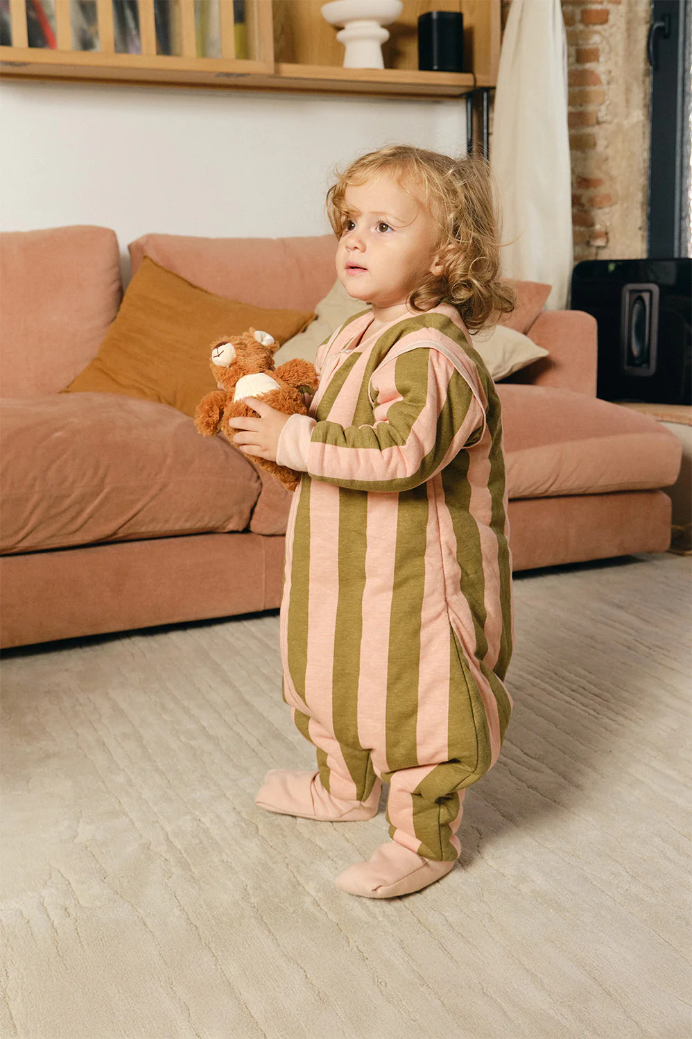 Pijama manta con mangas y calcetines antideslizantes - Khaki & Rose Stripes - TOG 2.5 - Imagen 5