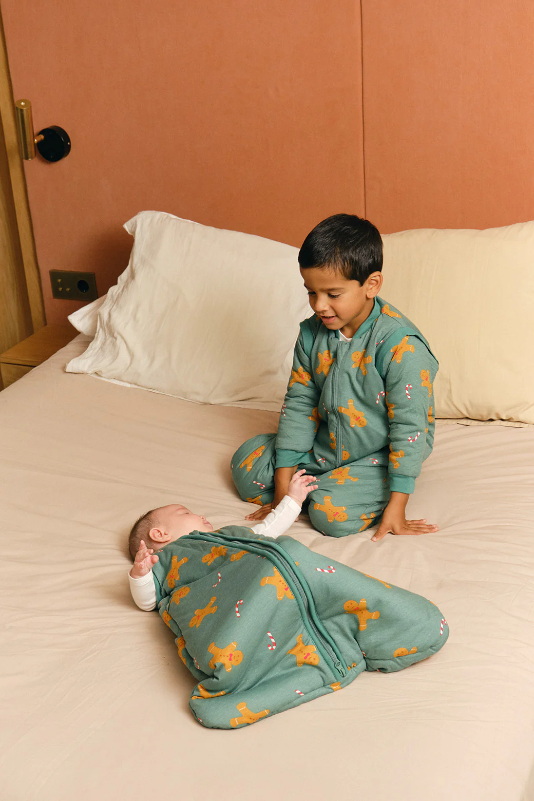 Pijama manta con mangas y calcetines antideslizantes - Gingerbread - TOG 2.5 - Imagen 3