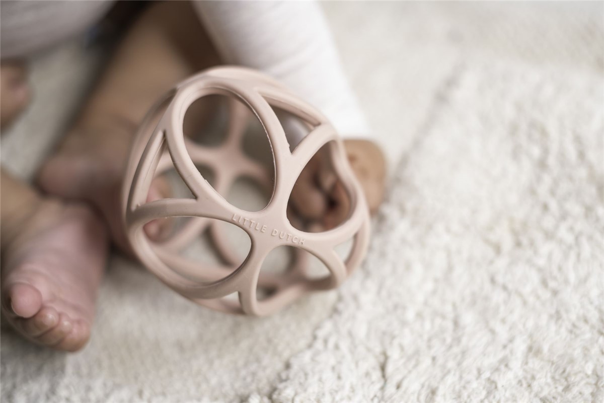 Pelota Sensorial Silicona Rosa Little Dutch - Imagen 6