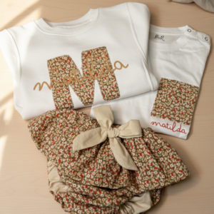 Conjunto Personalizado Sudadera, Camiseta y falda - braguita · Colección Amandé